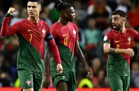 明天世界杯哪个队对哪个队